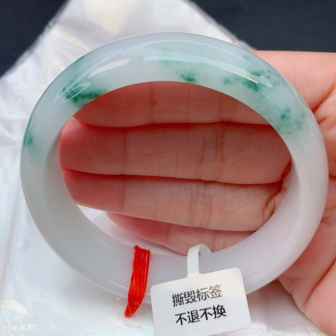 翡翠未镶嵌手镯59圈 牛奶底飘绿花轮胎镯完整推荐