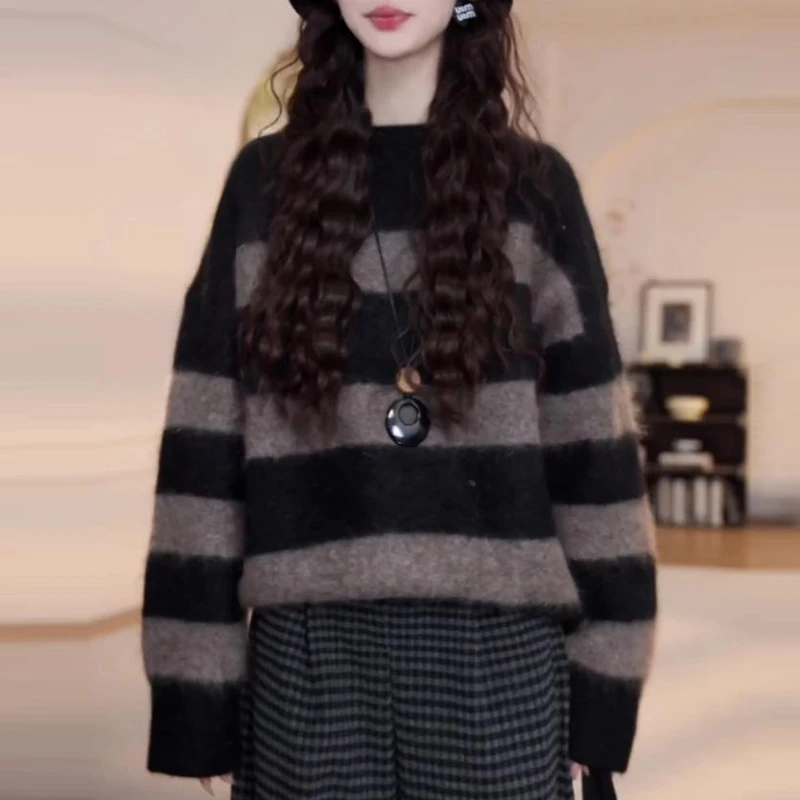 设计感条纹圆领毛衣女2025冬季新款慵懒风宽松显瘦休闲减龄上衣潮