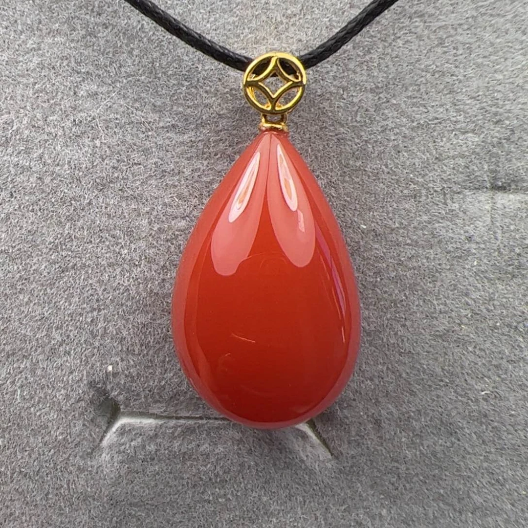 18K金镶嵌吊坠南红玛瑙