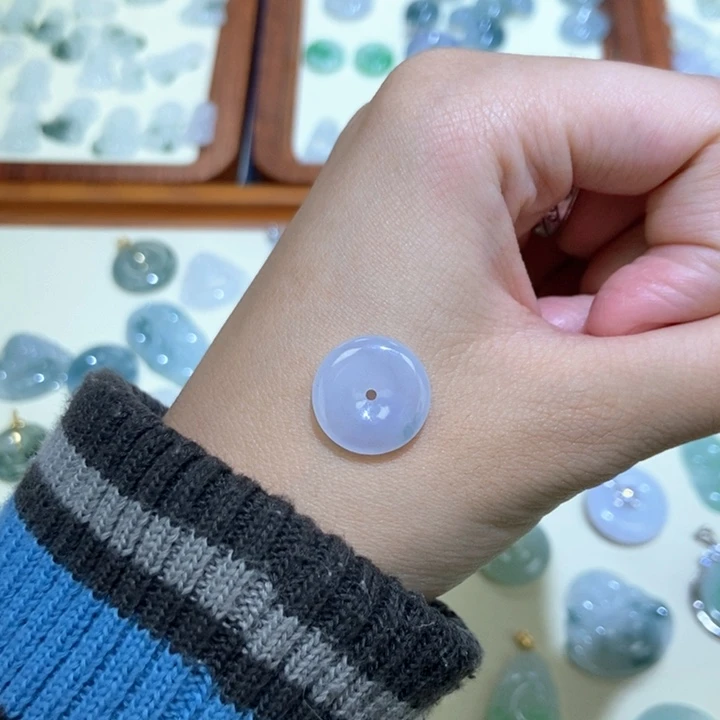 颈饰未镶嵌翡翠平安扣