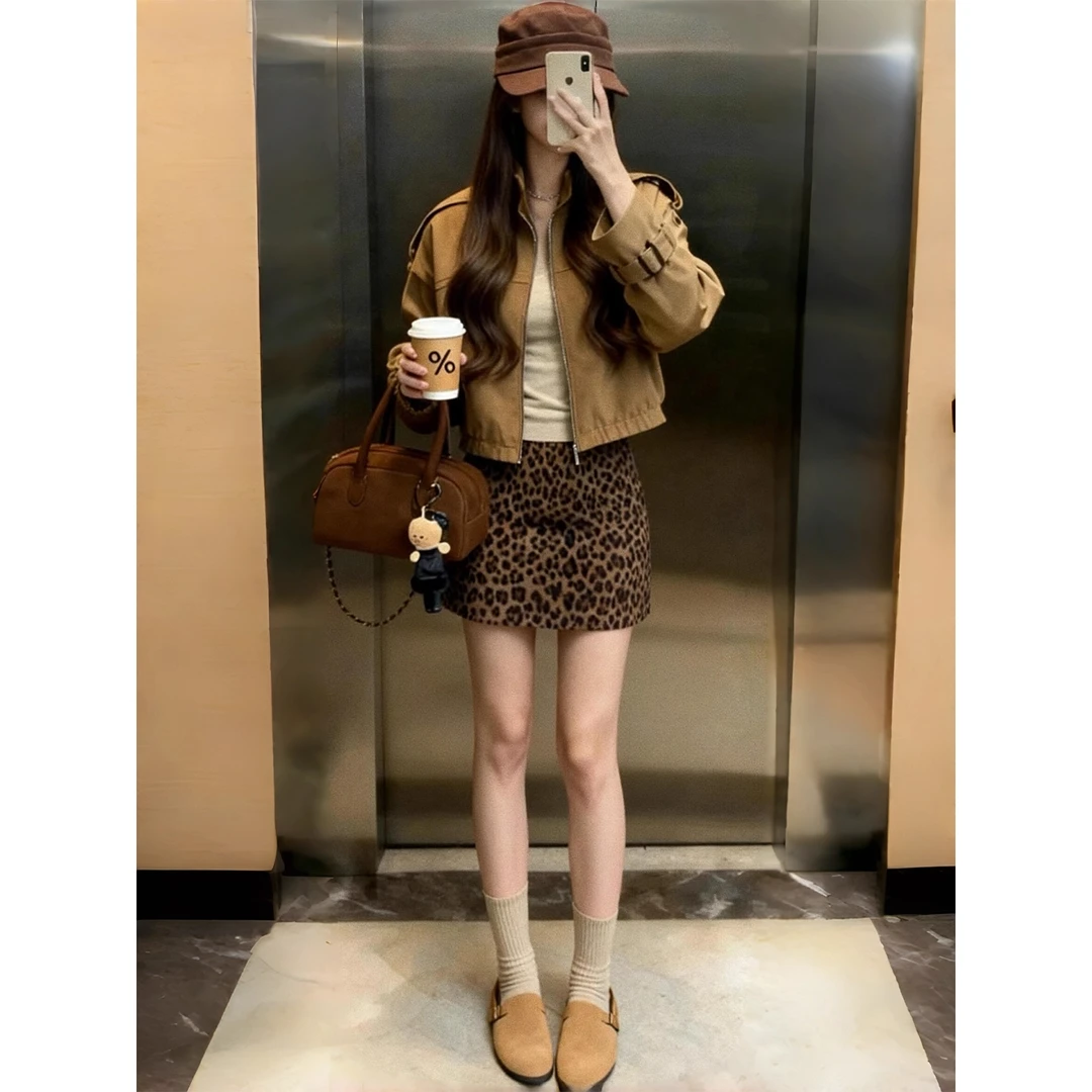咖色辣妹豹纹毛呢包臀短裙女秋冬2025新款高腰修身显瘦a字半身裙