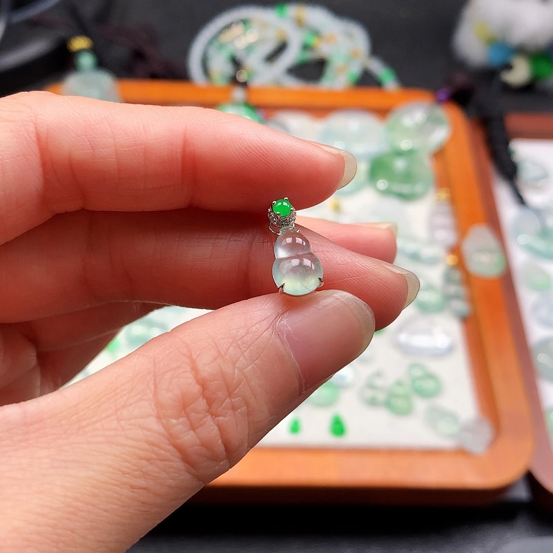 吊坠(不含链)18K金镶嵌翡翠葫芦