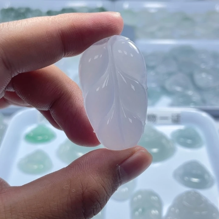 翡翠未镶嵌颈饰翡翠叶子