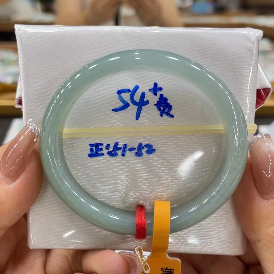 翡翠手镯未镶嵌翡翠