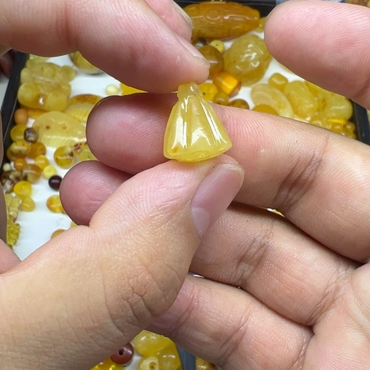 琥珀未镶嵌珠宝奇石
