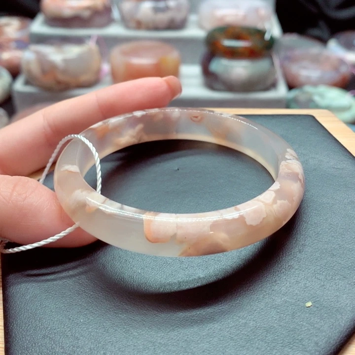 玛瑙/玉髓手镯未镶嵌霞66