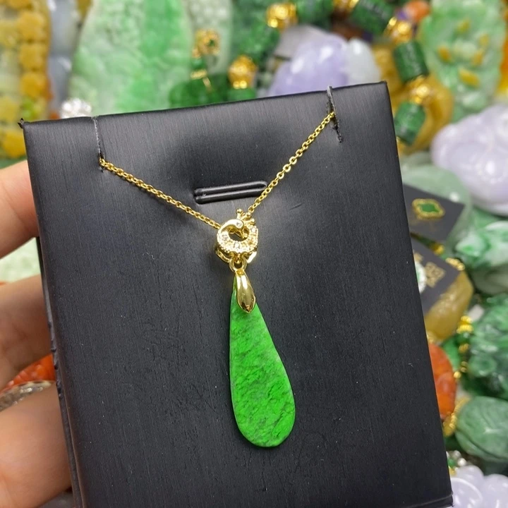 翡翠未镶嵌吊坠(赠链)