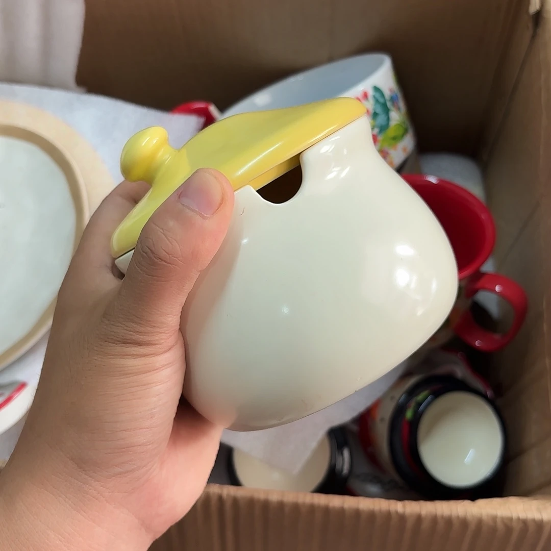 橘****陶瓷制品、默认微瑕介意慎拍、两天内拼单满20包邮发货！