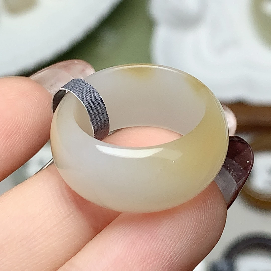 未镶嵌戒指和田玉