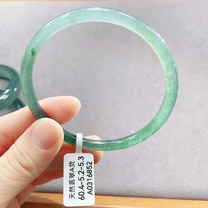 翡翠未镶嵌手镯（圆镯）