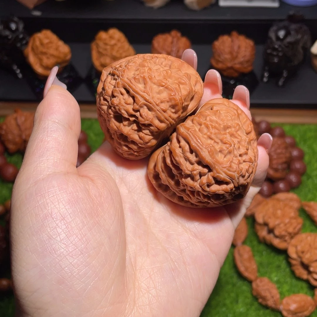 文玩核桃吊坠46.5三角白