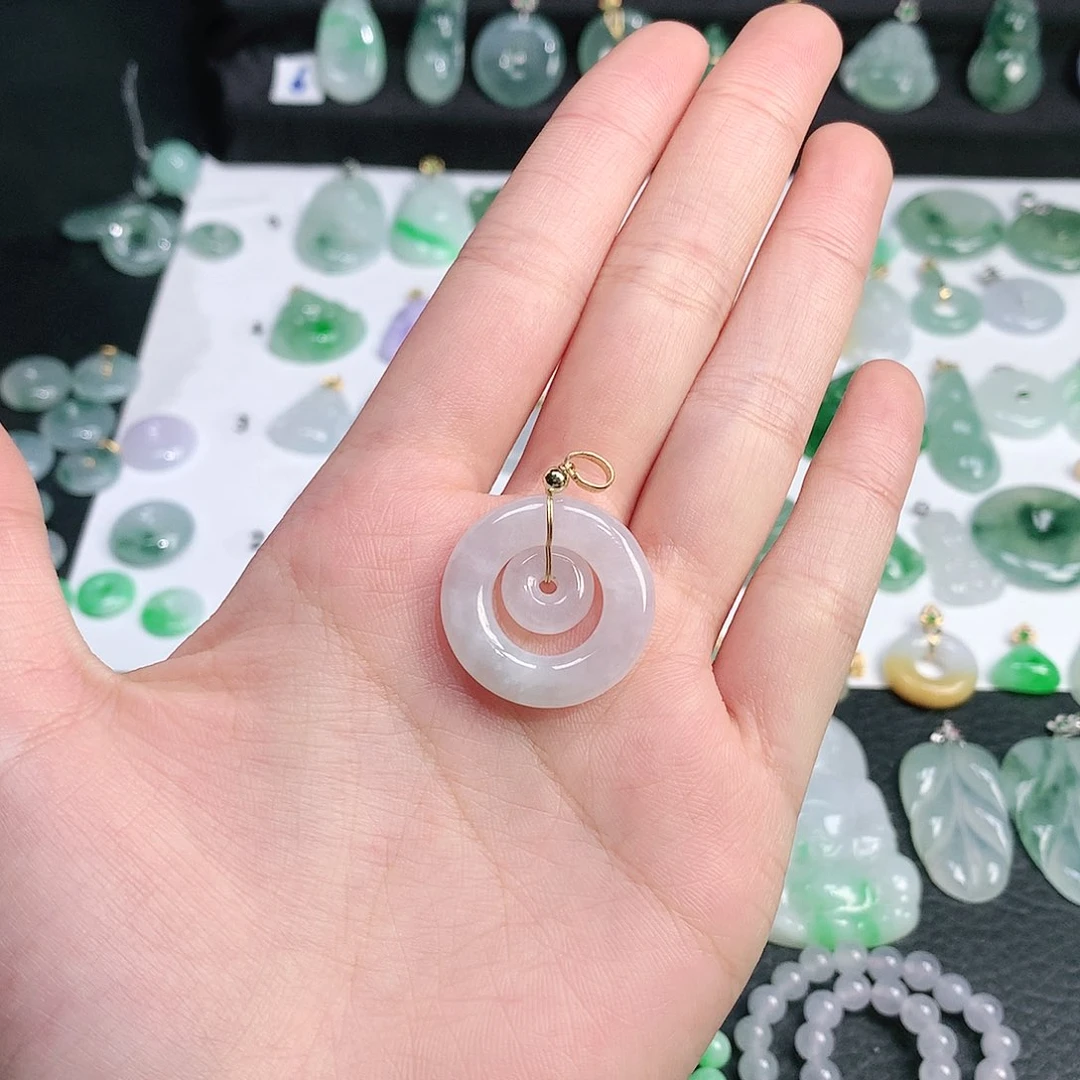 翡翠颈饰未镶嵌翡翠