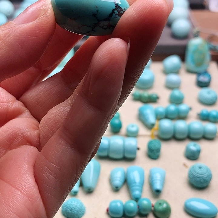 绿松石未镶嵌颈饰