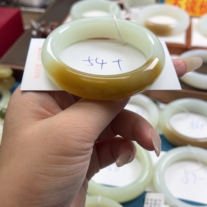 和田玉手镯未镶嵌M****仔