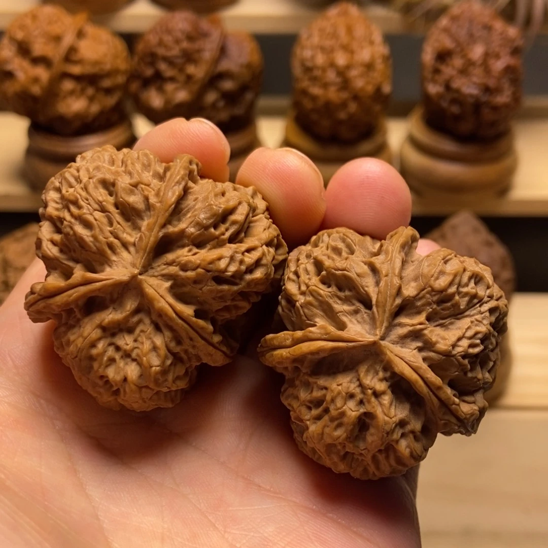 何***落把件文玩核桃闷尖三棱
