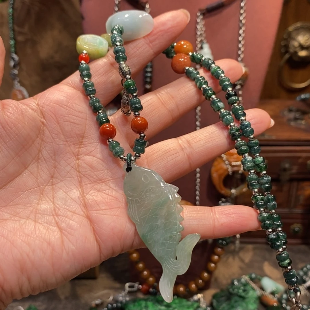 翡翠吊坠(赠链)未镶嵌