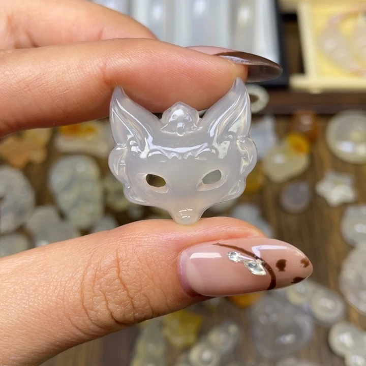 玛瑙/玉髓未镶嵌颈饰狐狸面具