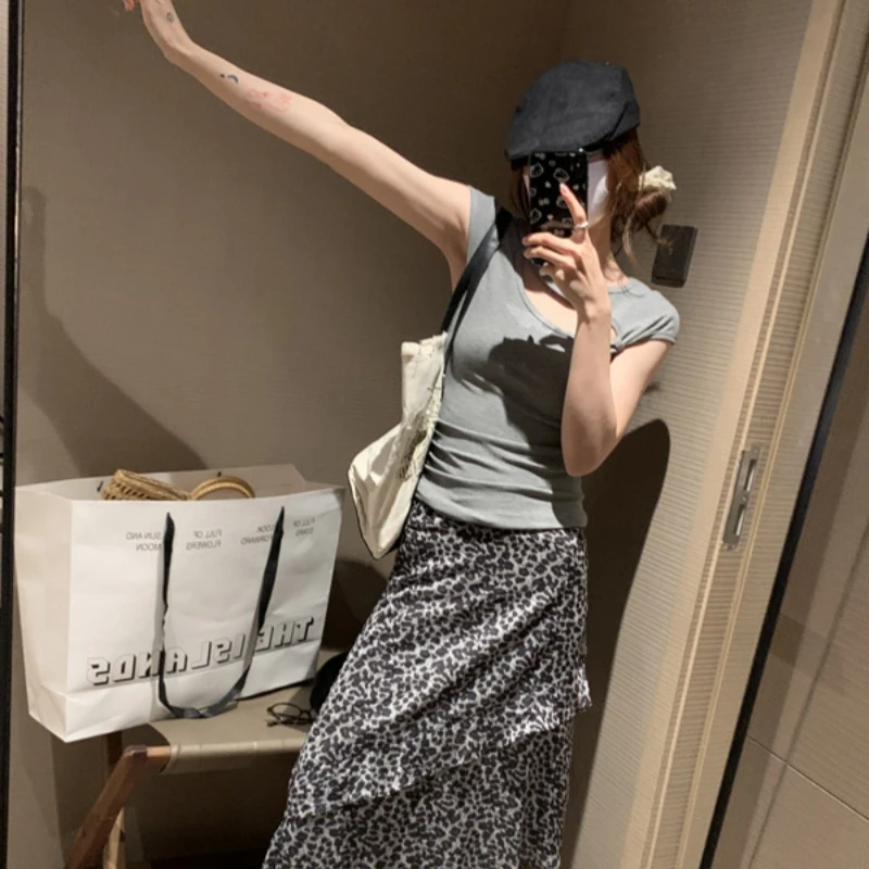 2025新款纯欲辣妹挖空纽结恤修身显瘦高级设计感百搭女上衣