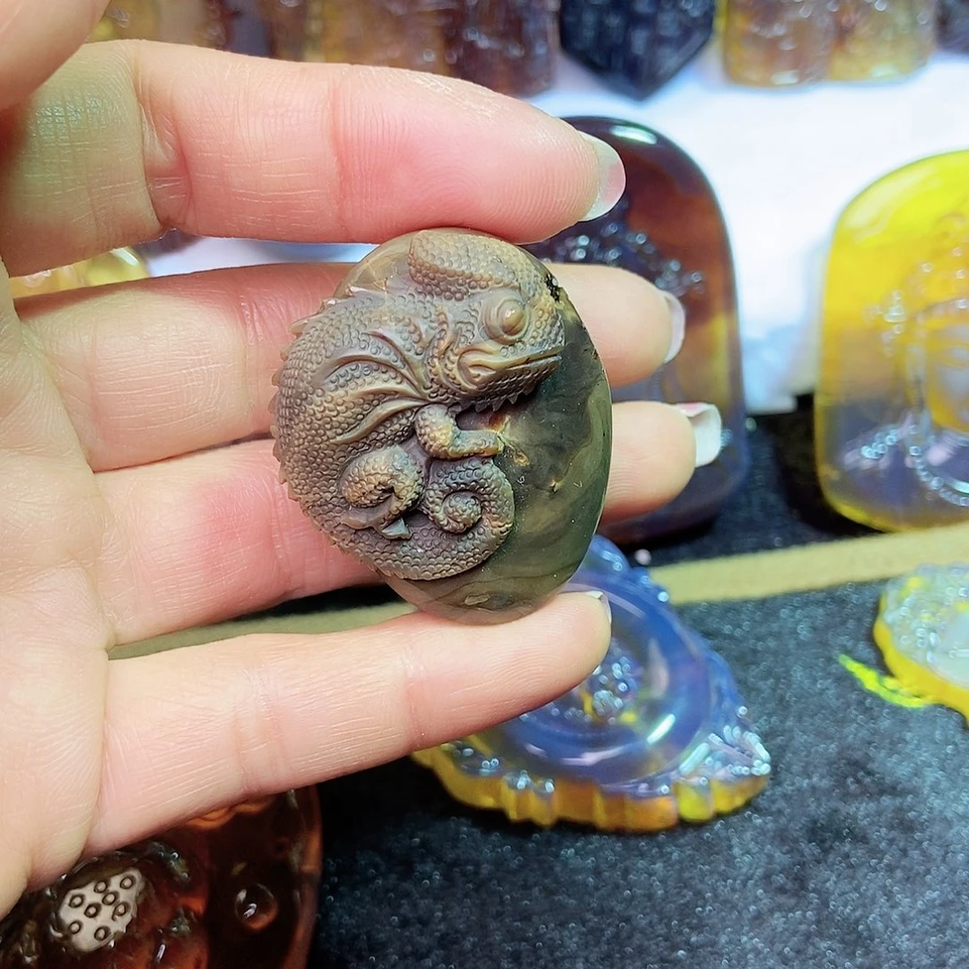 琥珀颈饰未镶嵌蜥蜴