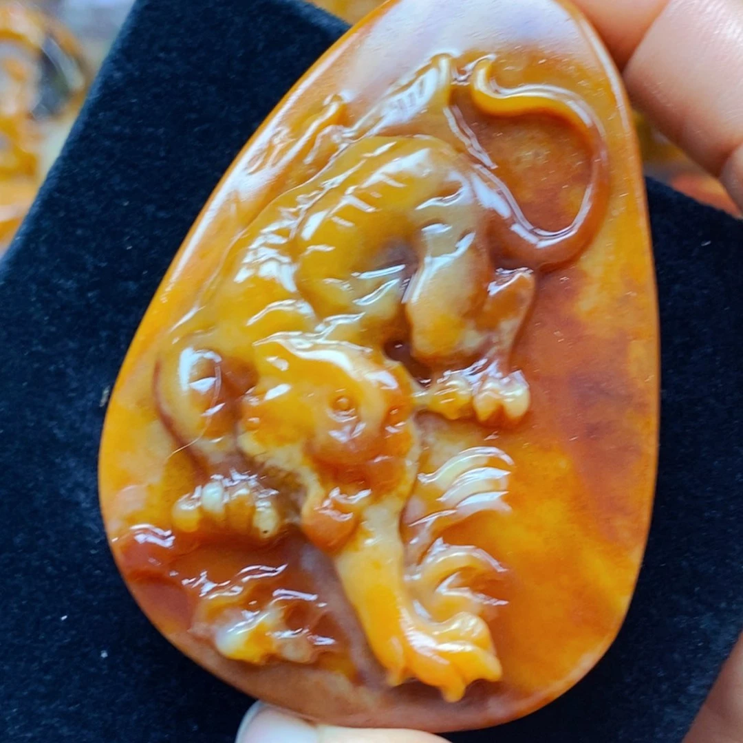 未镶嵌石英质玉（黄龙玉）吊坠(不含链)