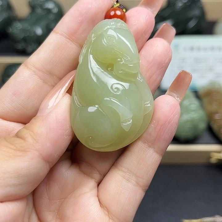 颈饰未镶嵌和田玉