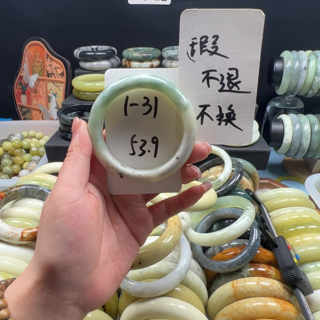 蛇纹石玉未镶嵌手镯