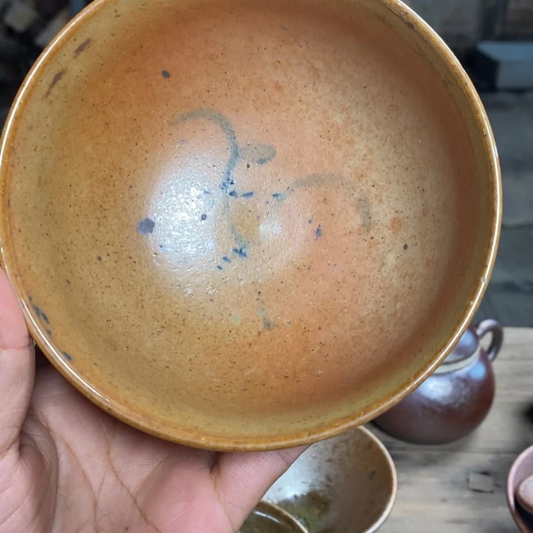 萧***邦浪鬼柴烧 碗 口不圆。