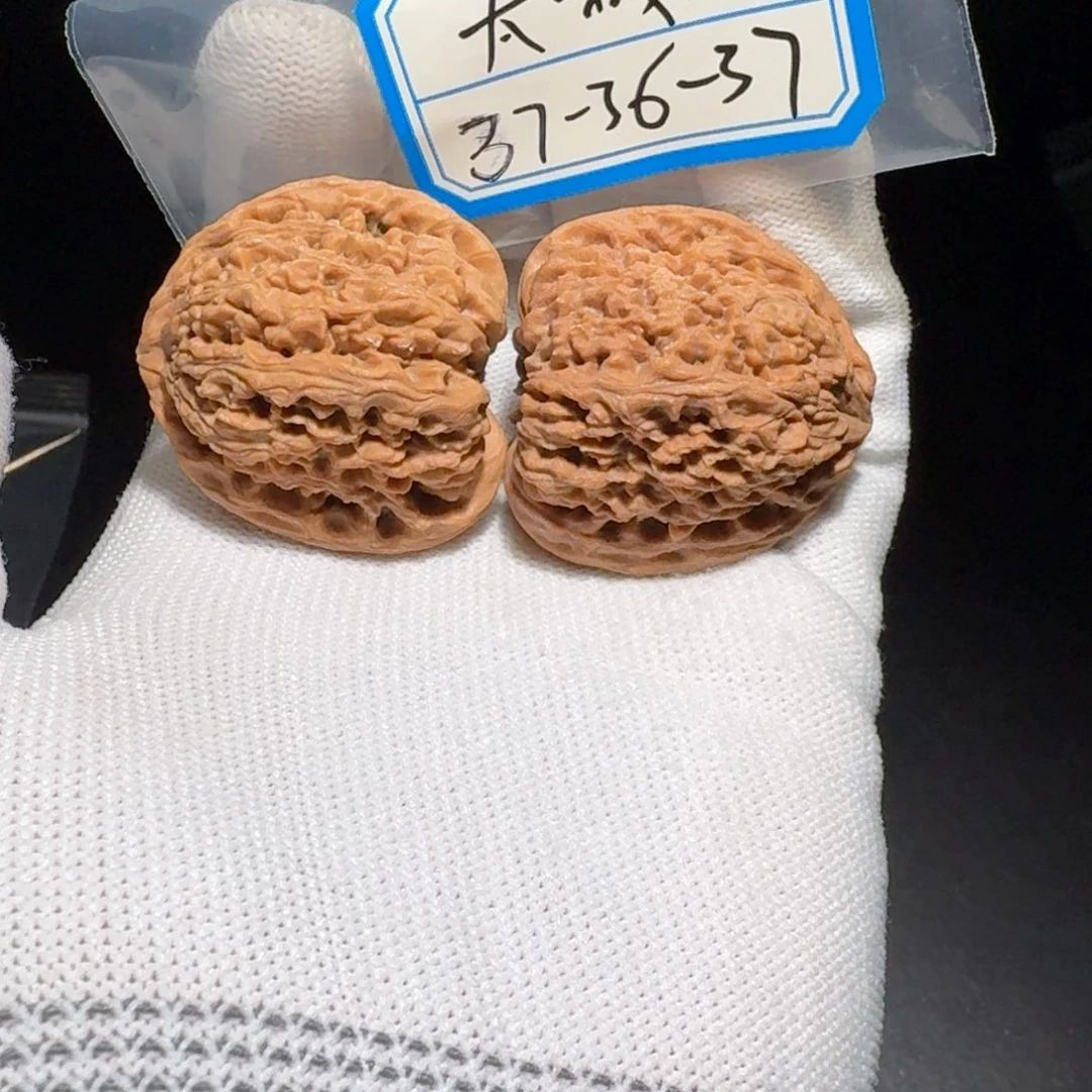 文玩核桃把件51号色差