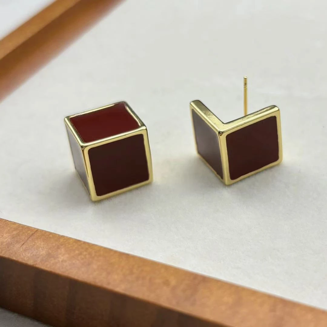 铜合金耳饰 小众独特气质酒红方块几何耳钉2025年秋冬过年耳环