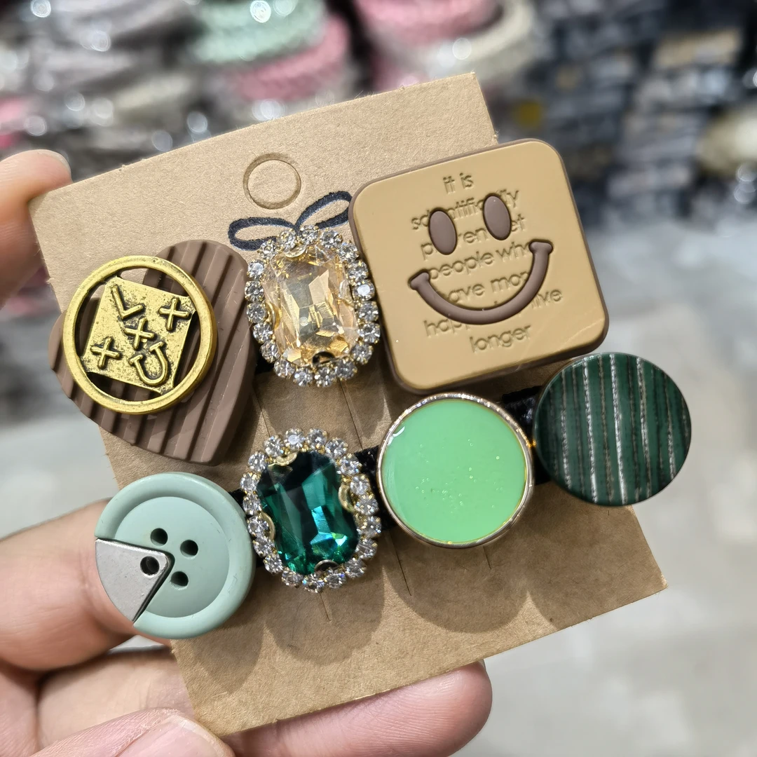 A256(凑)绿色纽扣咖色笑脸边夹一组