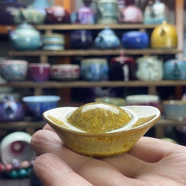 瓷杯子金元宝摆件