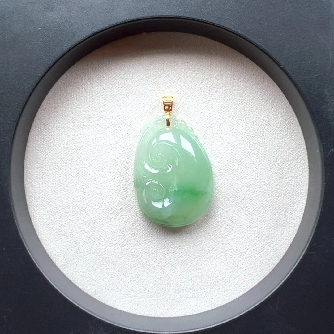 翡翠18K金镶嵌颈饰如意