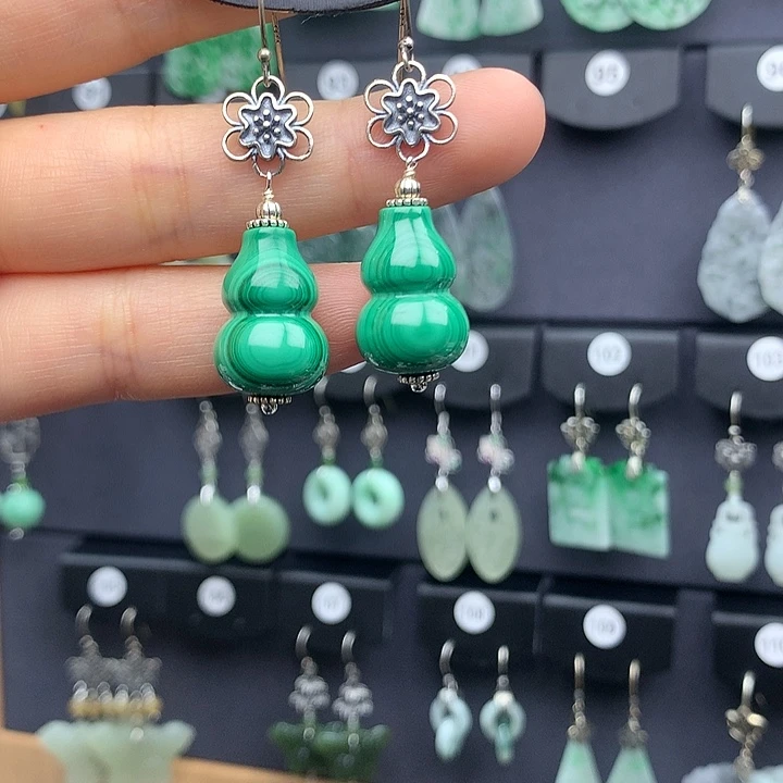 孔雀石耳饰银S925镶嵌兜****?