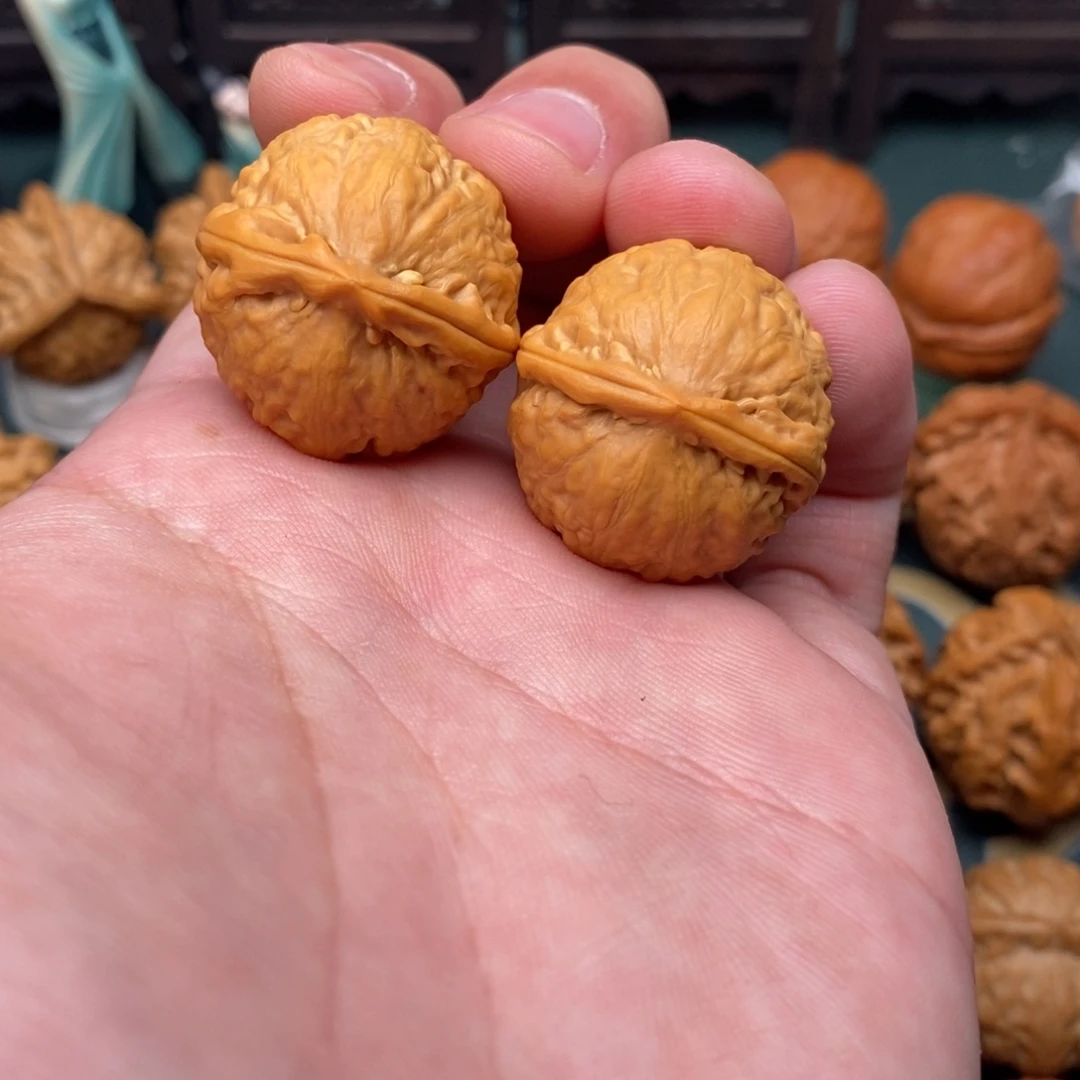 文玩核桃把件绣球