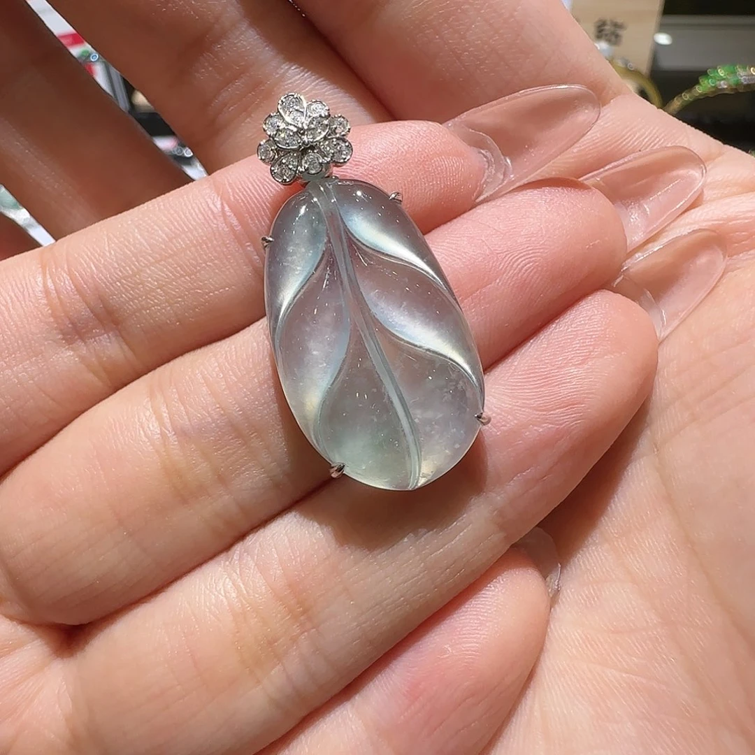【闪购商品】颈饰18K金镶嵌翡翠綺****o