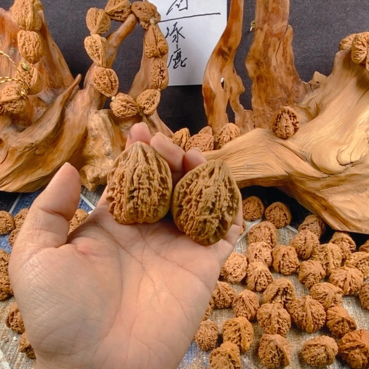 文玩核桃吊坠?**龙南疆