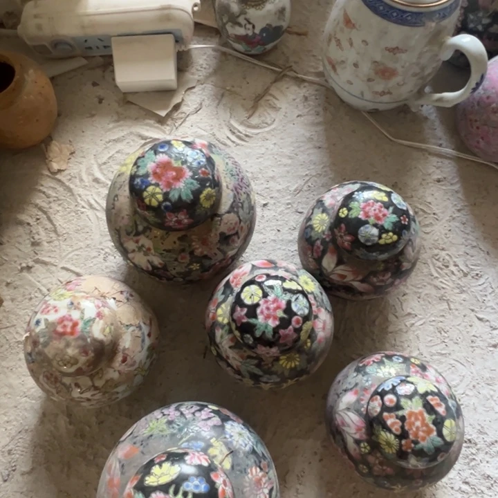 用****52只大的3只小的一只白的罐子