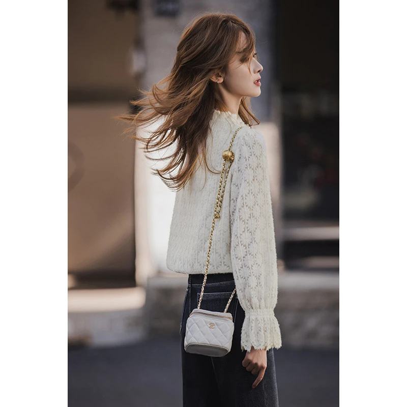 小谷粒花影秋冬白色打底衫花朵肌理+内里抓毛木耳边领+后领开衩