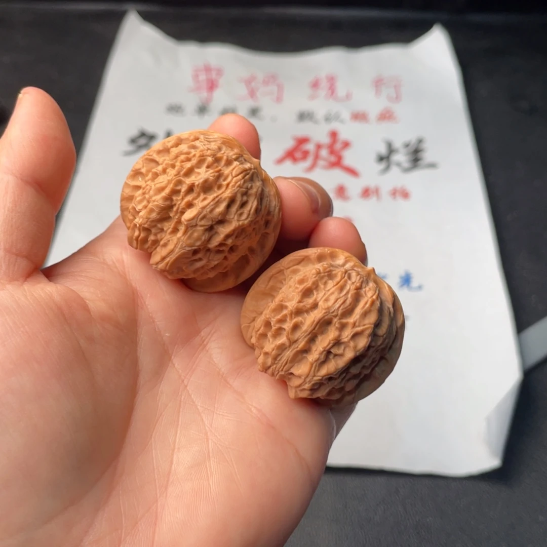 文玩核桃把件055。38血麒麟