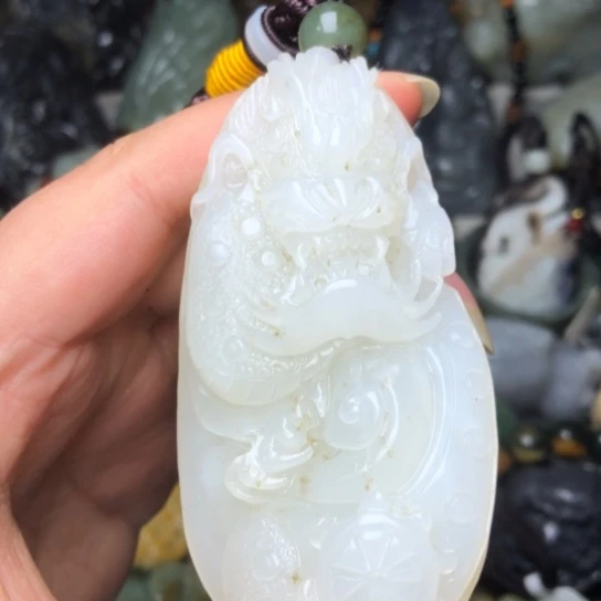 和田玉未镶嵌把件