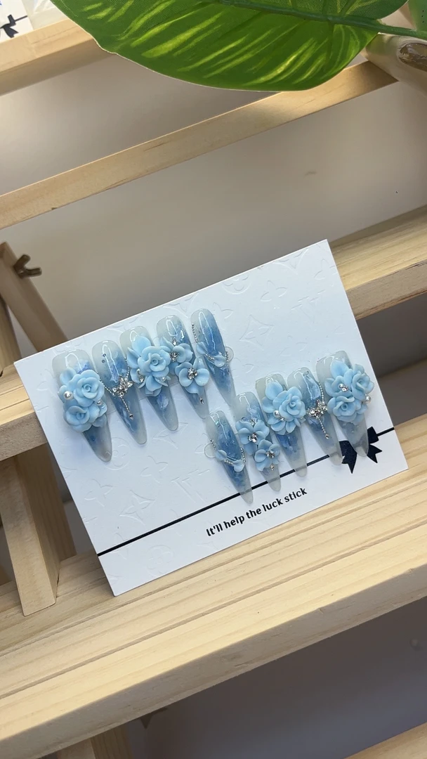 蓝色显白立体玫瑰花纯手工穿戴甲