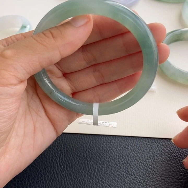 偷***糖翡翠未镶嵌手镯54圆条