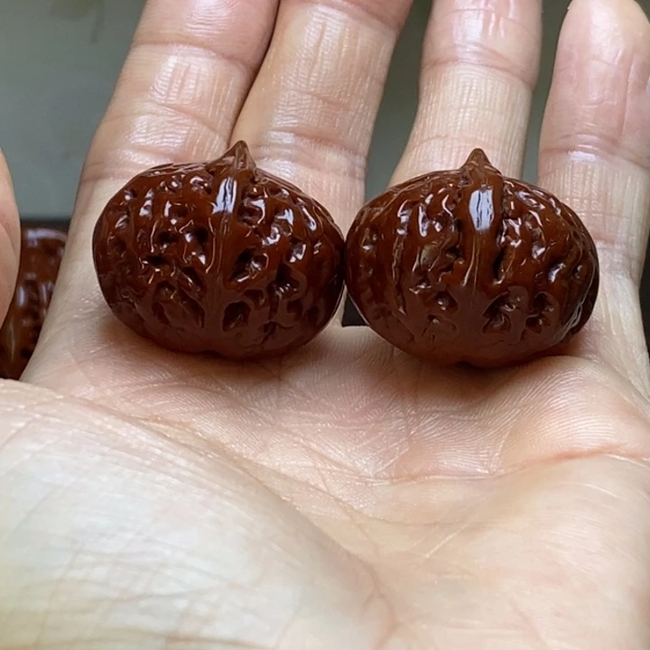 忞***忞把件文玩核桃野生