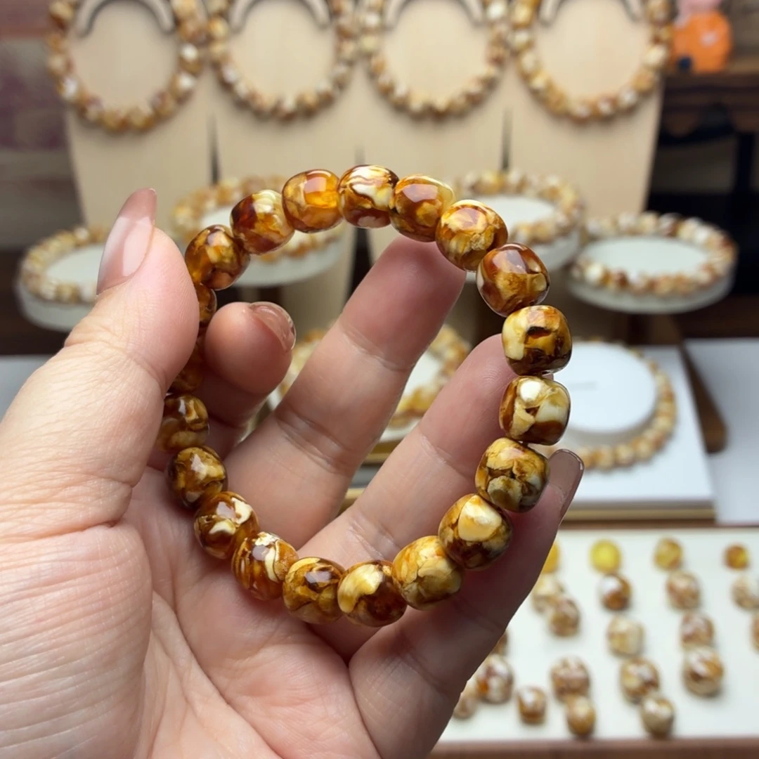 10mm沁色精工老型手串一条带矿点