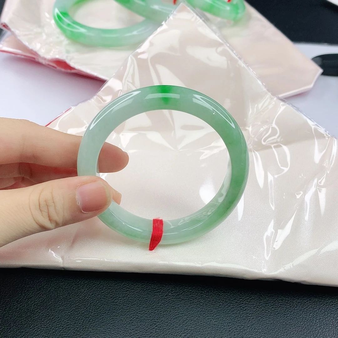 翡翠手镯未镶嵌翡翠675