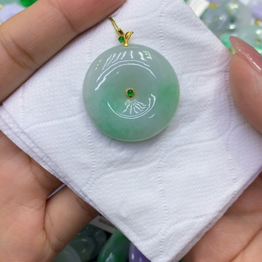 颈饰18K金镶嵌翡翠