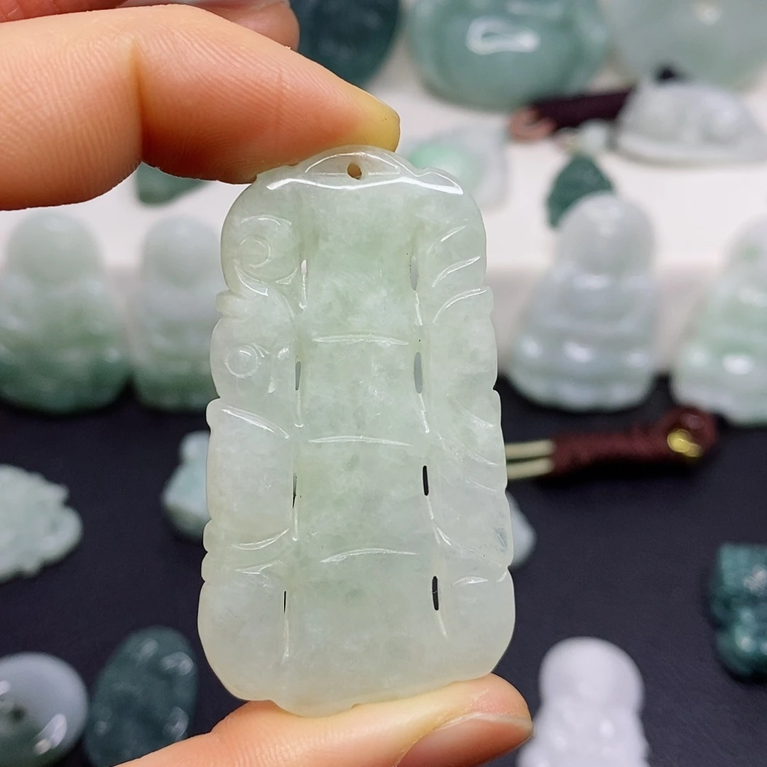 翡翠颈饰未镶嵌吊坠