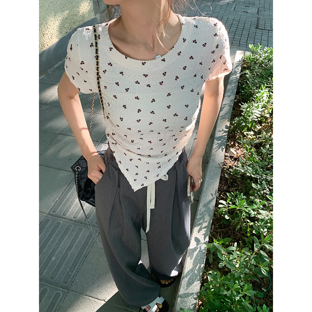 张贝贝ibell夏季碎花抽褶圆领T恤女 泡泡肌理 简约百搭不规则上衣