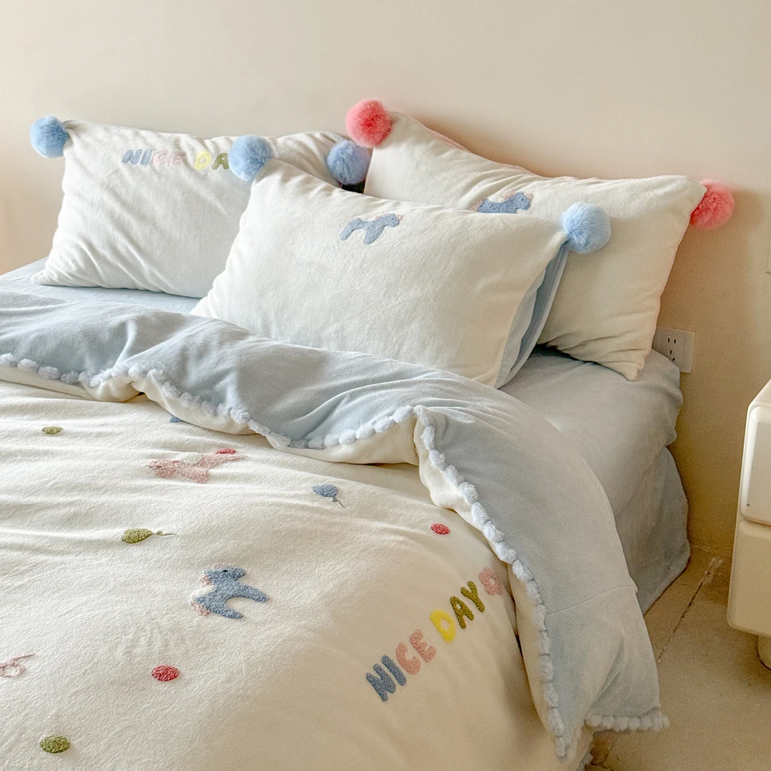 吉祥小马球球毛巾绣四件套牛奶绒双面绒加厚加绒床上珊瑚绒被套