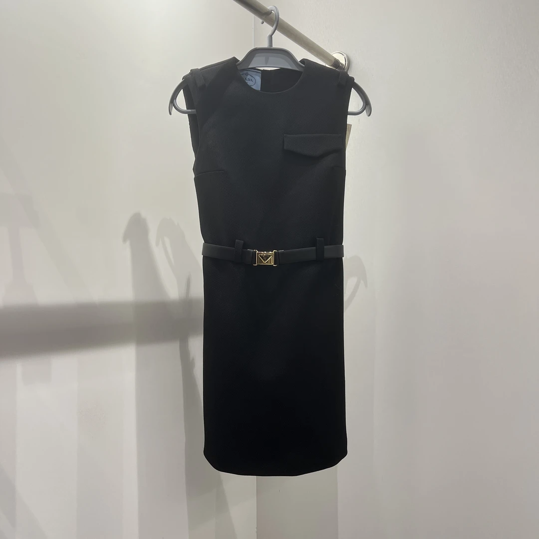 99新 Prada/普拉达 bjq168/女士休闲连衣裙 棉羊毛 36码